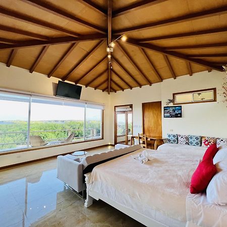 Blue Heron Galapagos Villa ปูแอร์โตอาโยรา ภายนอก รูปภาพ