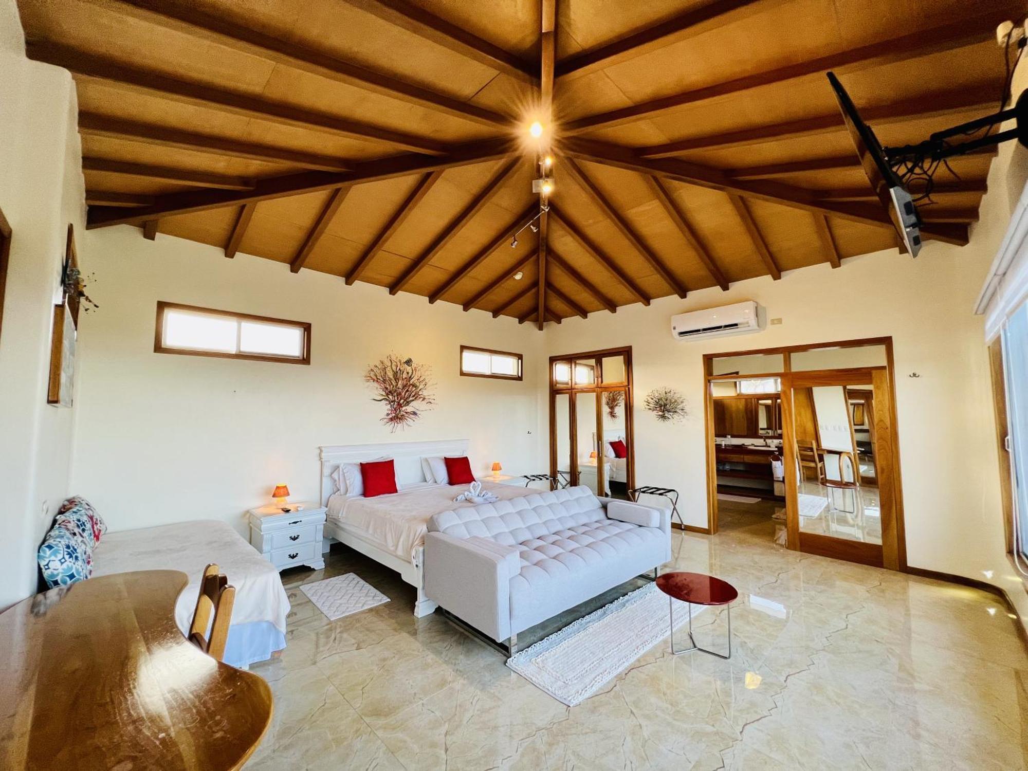 Blue Heron Galapagos Villa ปูแอร์โตอาโยรา ภายนอก รูปภาพ